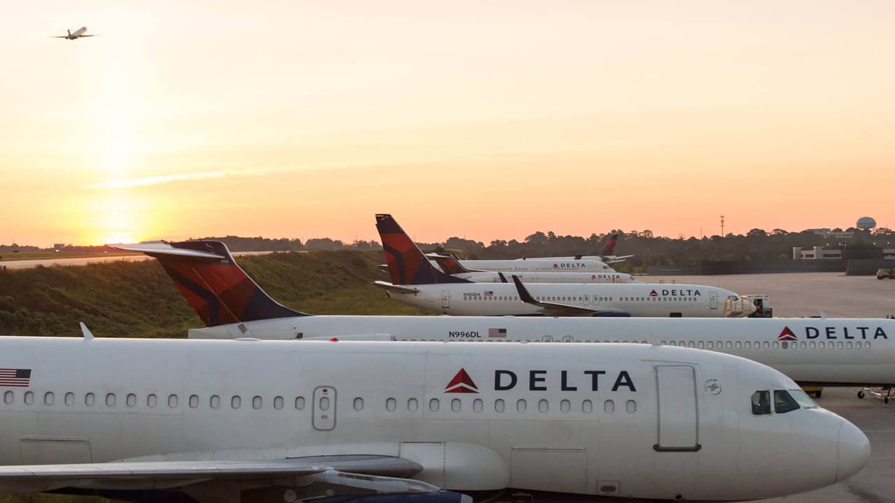 Pasajera sin boleto ni identificación: Mujer retrasa vuelo de Delta entre Orlando y Atlanta