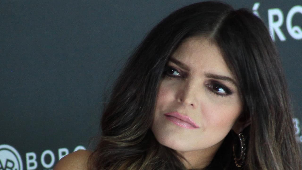 La cantante mexicana estuvo internada en un hospital de la Ciudad de México con una fuerte crisis depresiva, donde fue atendida por cuatro psiquiatras, en 2011. En ese momento, la también actriz se encontraba embarazada de su hijo Jerónimo y de acuerdo con el parte médico, la vida de su bebé corría riesgo, publicó el diario mexicano 'El Universal'.