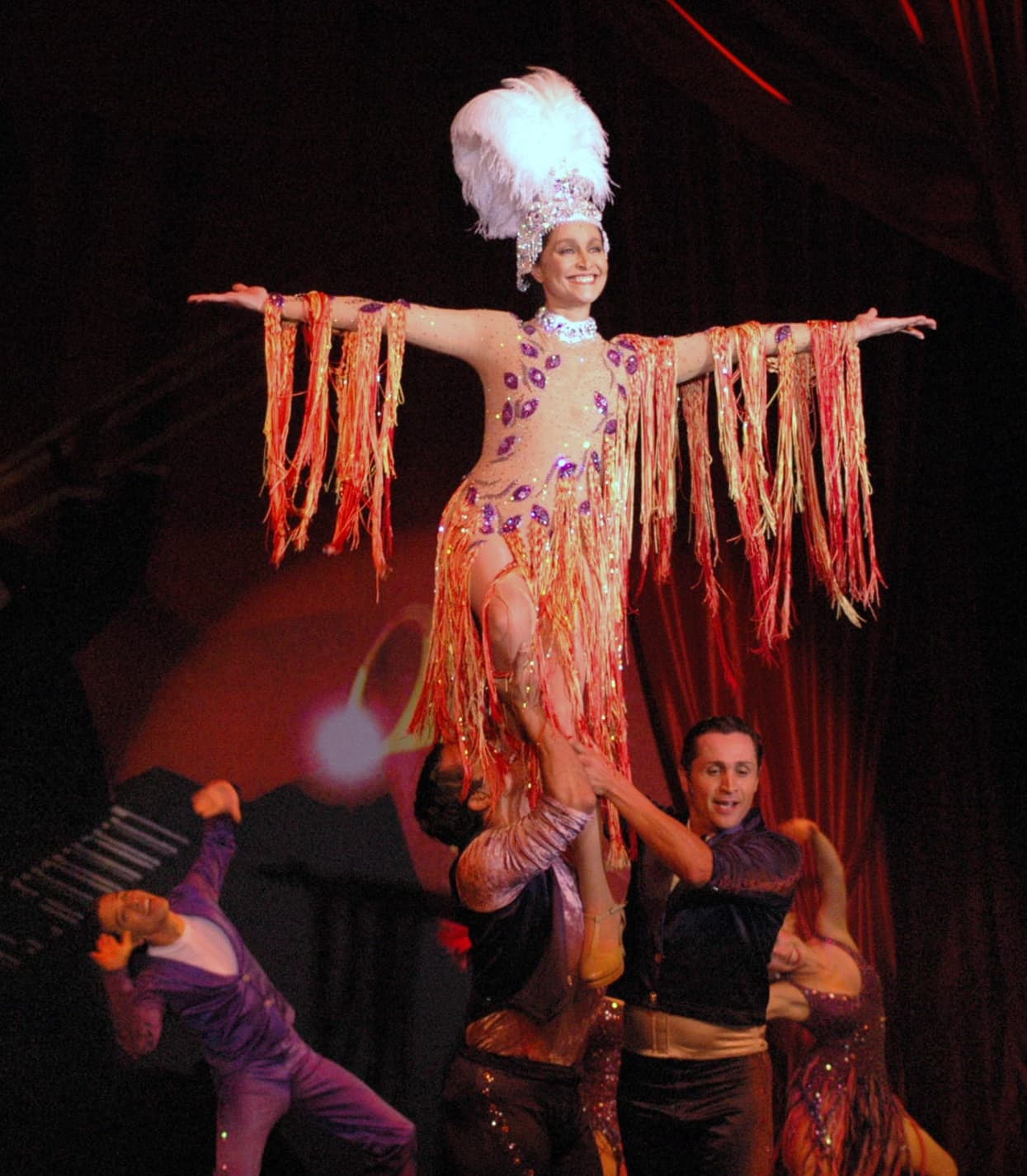 'Yo no te pido la luna' se ha convertido en un clásico dentro del repertorio de Daniela Romo a quien, una vez que la descubres no quieres dejar de escucharla.