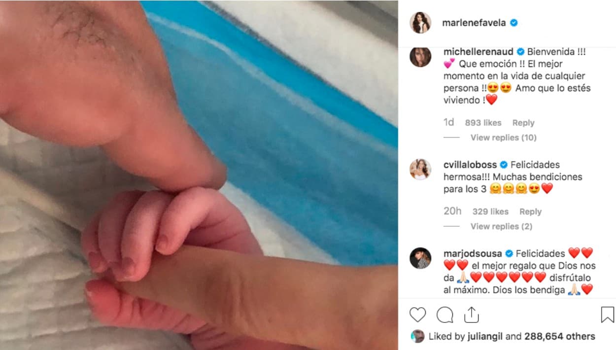 Andrea Legarreta,
<b>Jomari Goyso</b>, Michelle Renaud,
<b><a href="https://www.univision.com/famosos/sebastian-rulli-alega-que-le-intentaron-pasar-gato-por-liebre-y-por-eso-no-ira-a-un-evento-video">Sebastián Rulli</a></b>, Carmen Villalobos,
<b>Marjorie de Sousa y Julián Gil</b>, son algunos de los muchos famosos que le han deseado todo lo mejor a Marlene Favela, en su debut como madre.