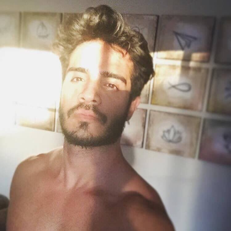 El teatro musical ha sido una de sus grandes pasiones. Ektor ha participado en las obras ‘Rent’, ‘Hairspray’, ‘Godspell’, ‘High School Musical’, ‘Piaf’, ‘Barrio Arriba Barrio Abajo’, ‘The Outsiders’ y ‘The Mousetrap’.