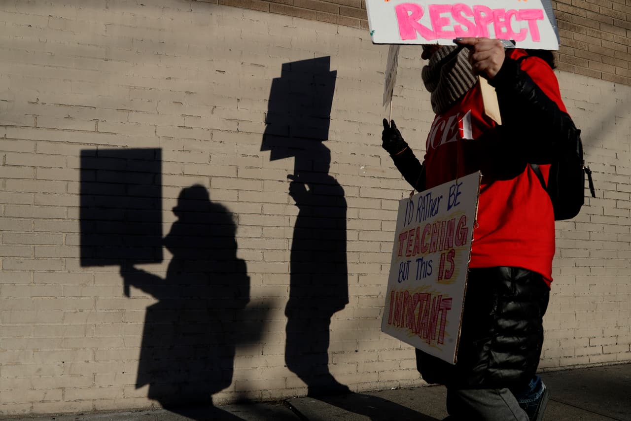 Maestros en otros estados han organizado huelgas, pero en Texas no pueden hacerlo
