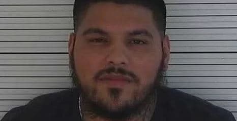 Rafael Orozco, de 22 años, es buscado por la policía tras agredir a su esposa y su bebé en el hospital.