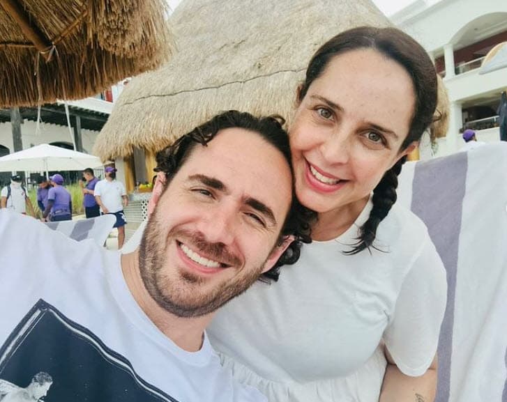 "Irán Castillo, gracias mi amor por ser portal de luz, por permitirme presenciar uno de los eventos más sagrados en esta ceremonia de la vida. Eres inspiración, te amo y admiro profundamente".
<br>