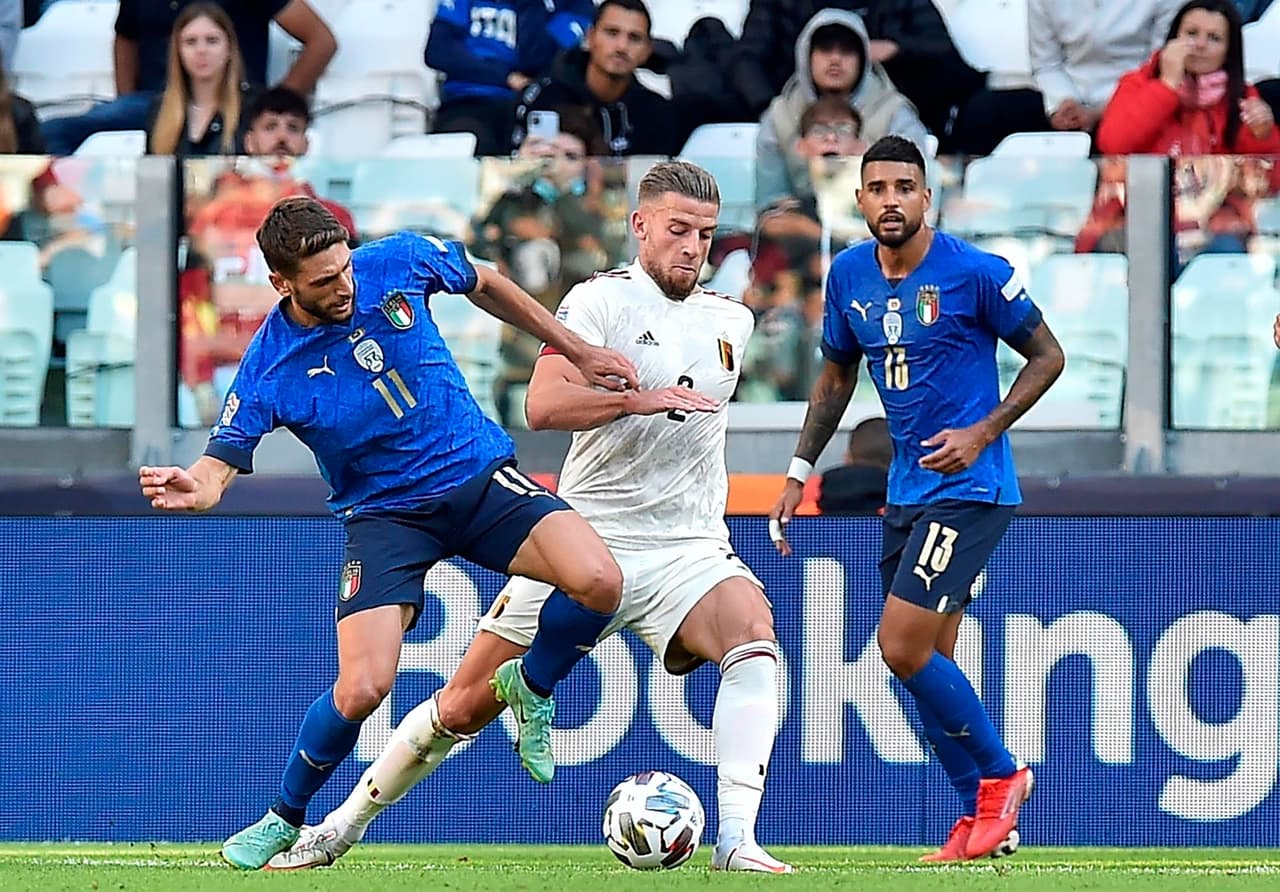 Italia se queda con el tercer lugar de la UEFA Nations League tras vencer 2-1 a Bélgica. Con anotacion de Barella y un penalti cobrado de Berardi, la 'Azzurra' se lleva la victoria. El único tanto por parte de los 'red devils' fue de Charles De Ketelaere ya al final del encuentro.