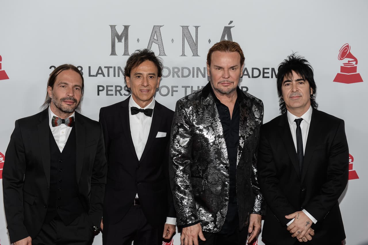 Los homenajeados, elegantemente vestidos, listos para vivir un momento inolvidable.