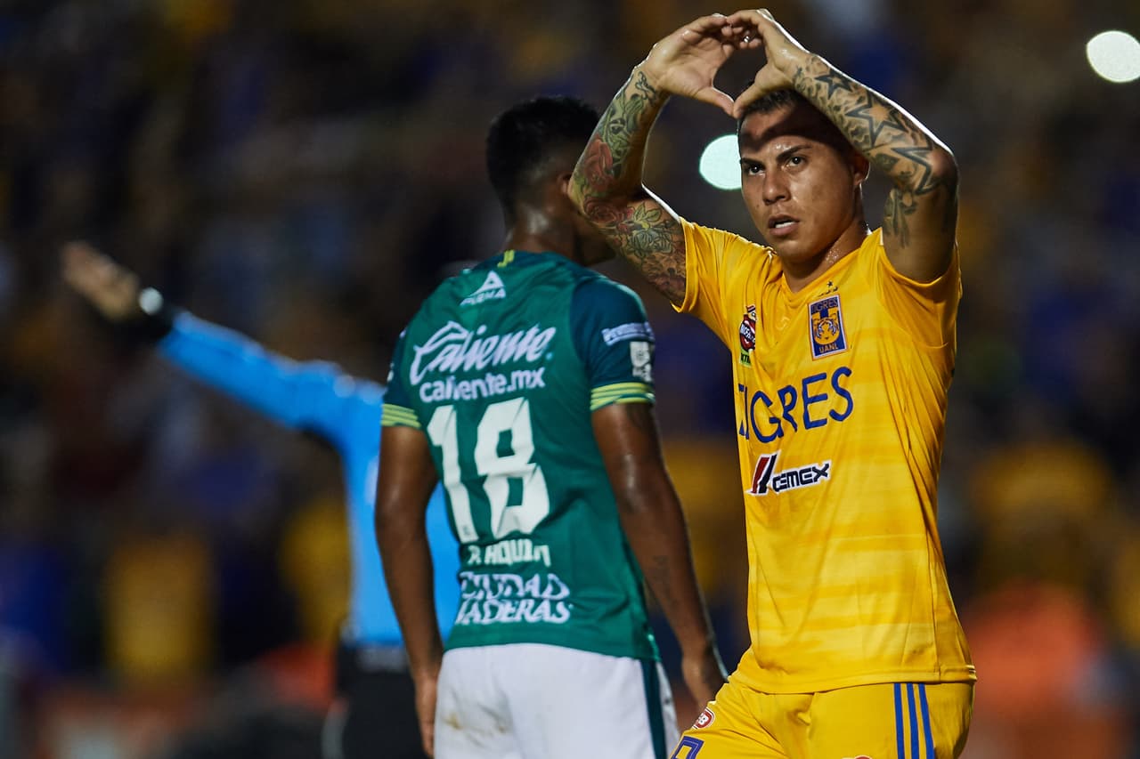 Eduardo Vargas falló desde los once pasos pero en el contra remate marcó con un certero remate con la testa, ocurrió al 65'.