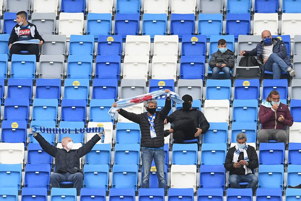 Hay un primer disparo que sale desviado de Victor Osimhen del Napoli.