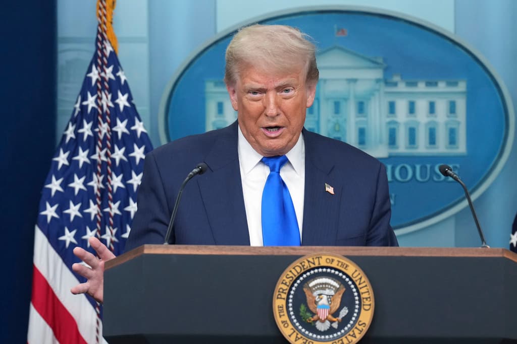 El presidente Trump reaccionando al fallo. (AP Photo/Jacquelyn Martin)