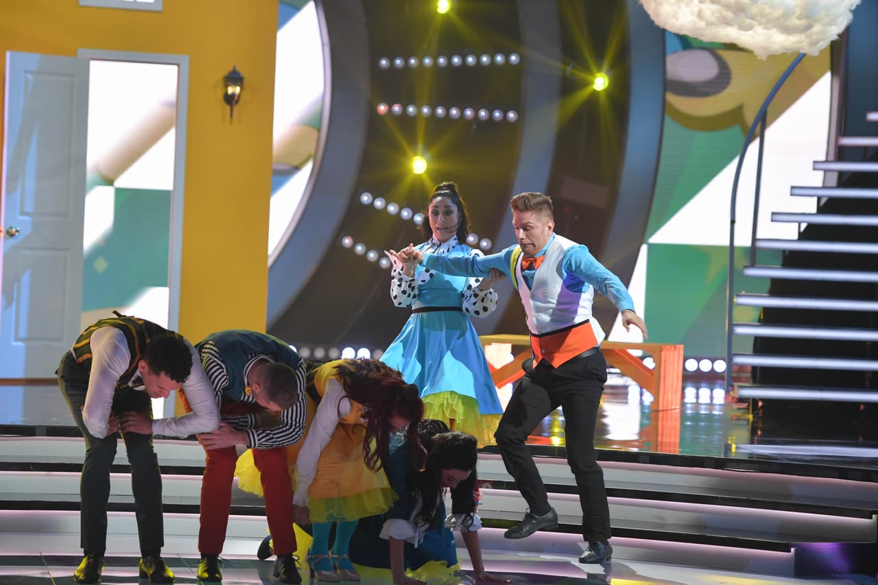 Al ritmo del tema más recordado de la película Mary Poppins, el futuro papá se sintió como pez en el agua.