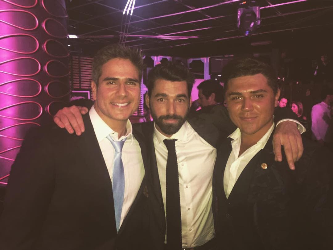 ¡Ahhh! Pero la maldad de Federico se queda dentro de las grabaciones, pues fuera de cámaras el actor Gonzalo Peña está lleno de amigos.