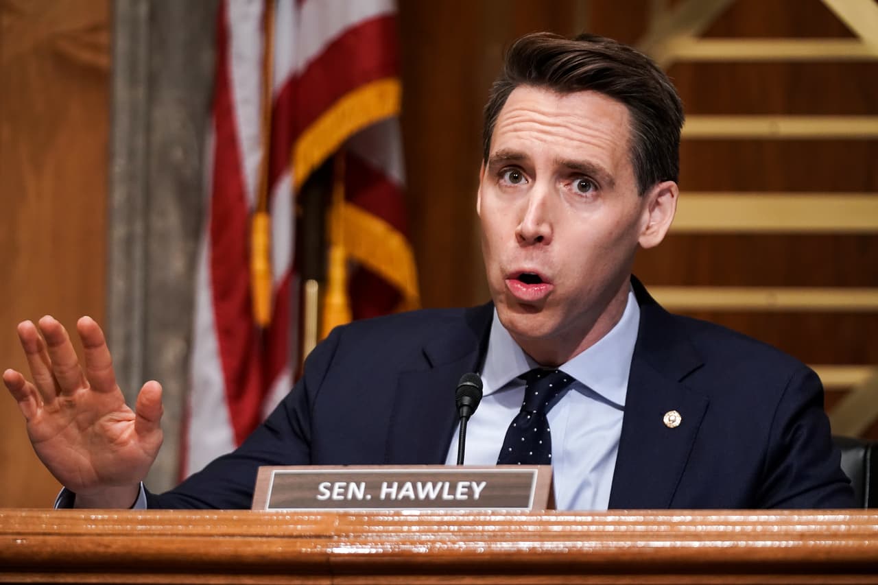 Senador republicano Josh Hawley