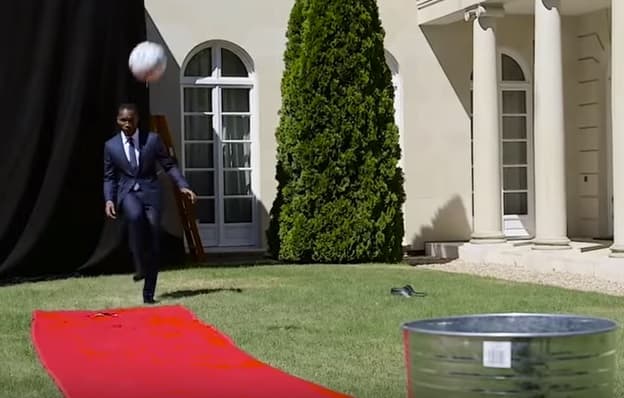 Gareth Bale, Robin Van Persie y Drogba compiten en un desafío de precisión