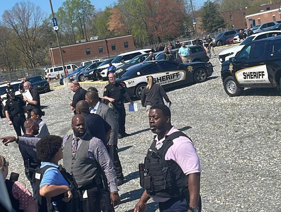 Forsyth Technical Community College: Policía desaloja a estudiantes tras afirmar que no hay tirador activo