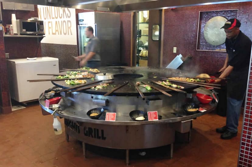 Representante de una cadena de restaurantes en Dallas se disculpa por negarle servicio a un grupo de policías