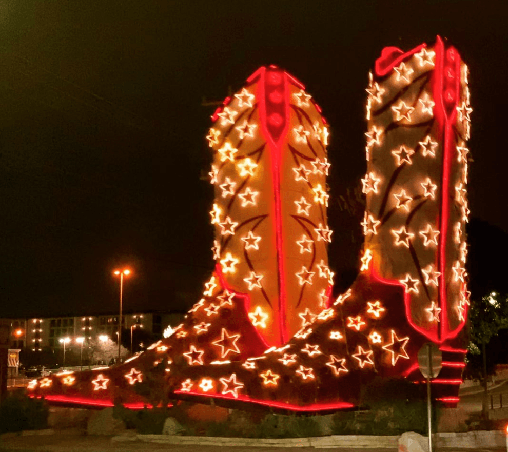 Arrestan a sospechosos de robar en joyería en el North Star Mall y destruir varias tiendas