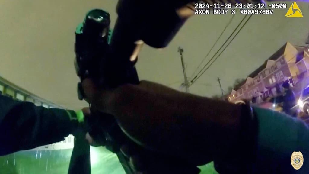 Ohio despide a un policía que mató a un adolescente y pagará una compensación millonaria a la familia