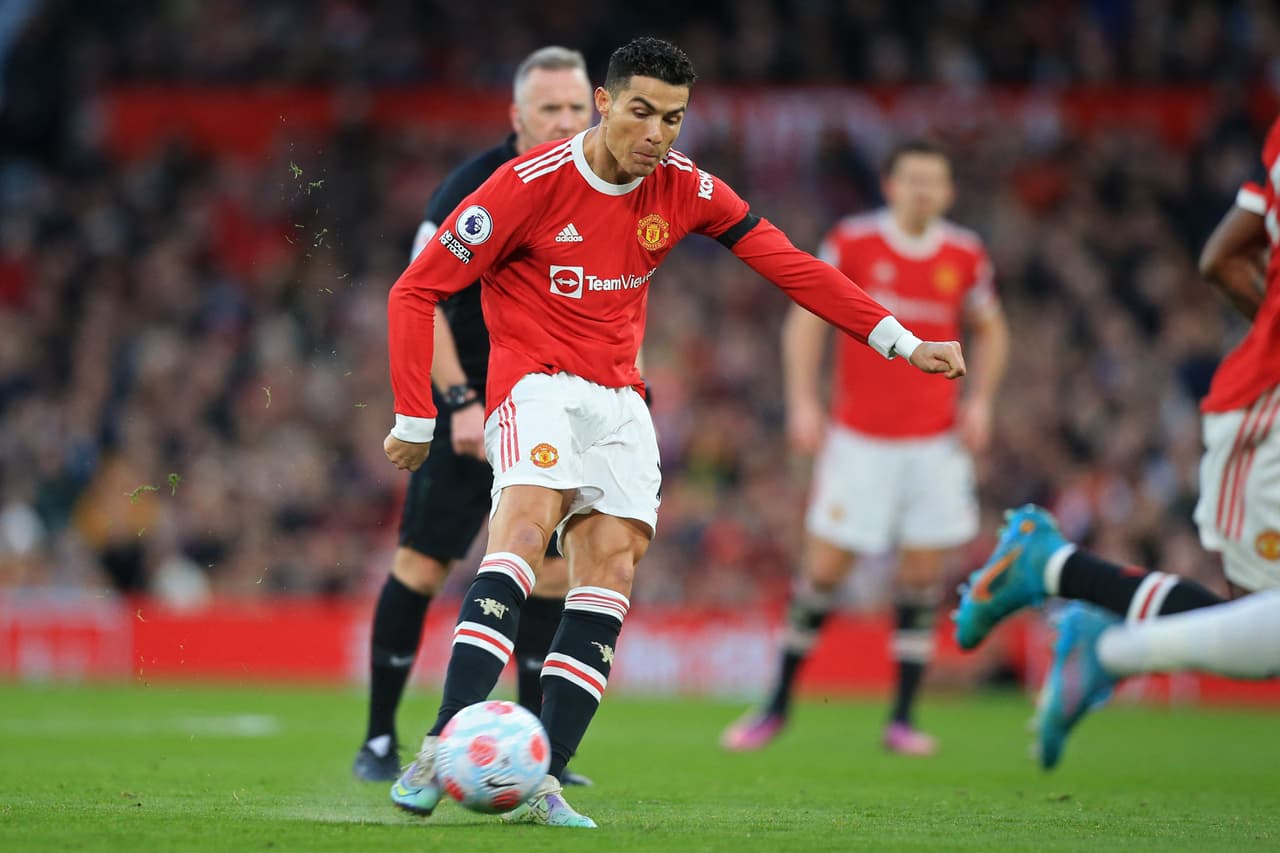 Cristiano Ronaldo anotó hat-trick para que el Manchester United venciera 3-2 al Tottenham.