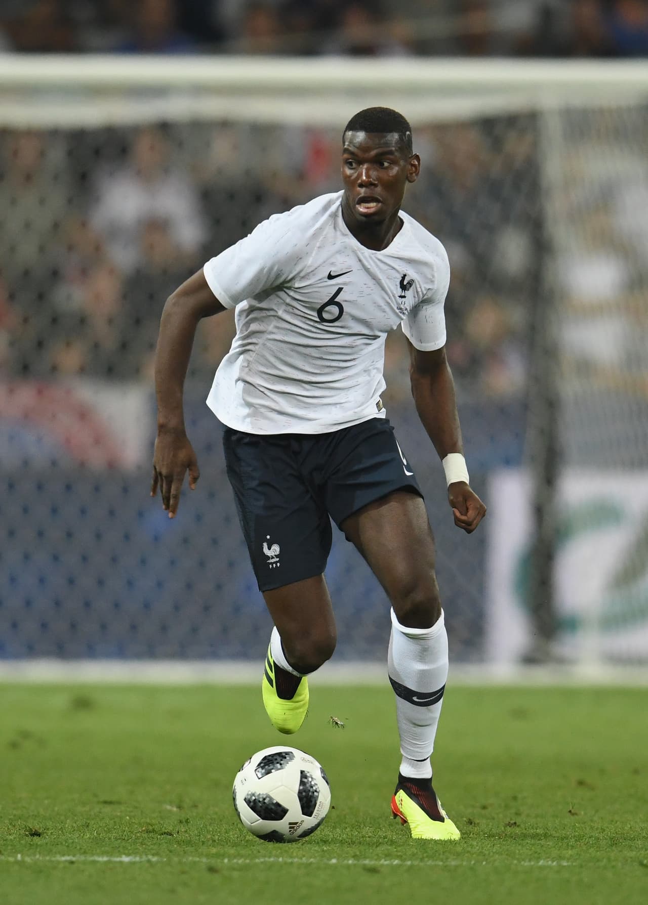 <b>Paul Pogba</b>:
<b>20.4 millones de dólares</b>. Es volante de la Selección de Francia y juega con el Manchester United de Inglaterra.