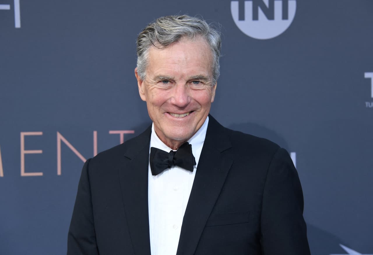 El actor de ‘La novicia rebelde’ fue de los que más trabajo en Hollywood ha tenido con series como ‘Gunsmoke’, ‘Hawaii Five-O’, incluso siendo el primer Spider-Man en ‘live action’ al protagonizar el programa homónimo de 1977 a 1979, con una de sus últimas apariciones en ‘Once Upon a Time in Hollywood’ y la serie ‘Total Control’, ambas de 2019.