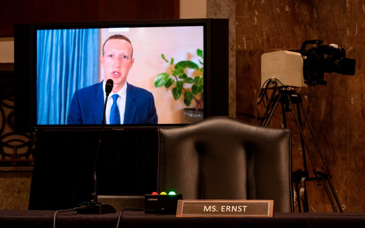 Zuckerberg responde al testimonio en el Senado y rechaza que Facebook anteponga sus intereses al bienestar de los usuarios