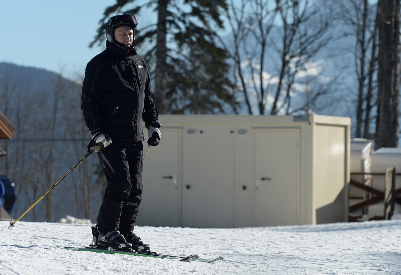 <b>Putin esquiador.</b> El mandatario ruso recorre la ruta de campo traviesa de las Olimpiadas de Invierno que se celebraron en Sochi, Rusia, 2014.