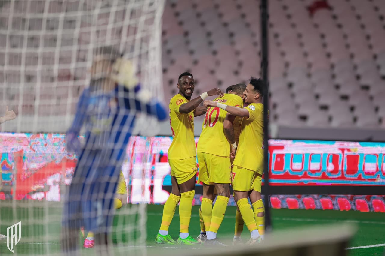 Anulan gol a Quiñones en victoria de Al-Qadisiya