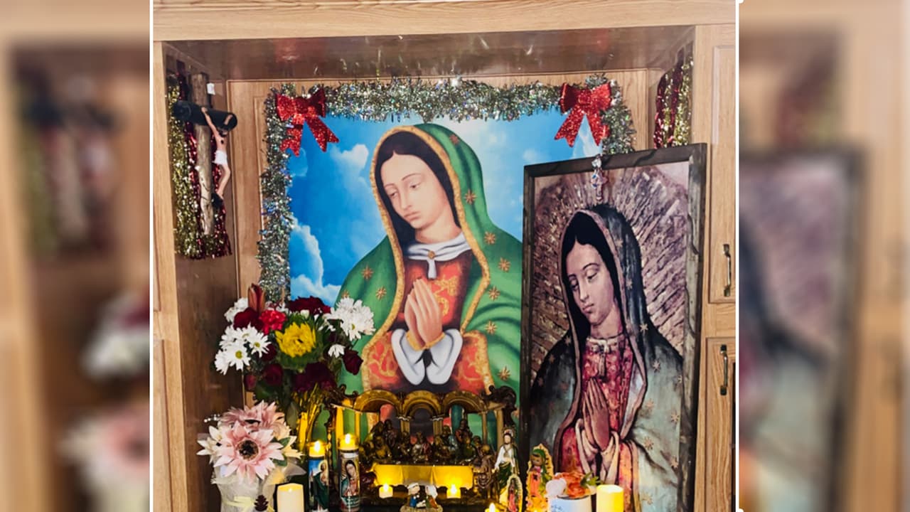 Margarita Pecina nos abre las puertas del hogar de la familia López Pecina para conocer el altar que hicieron todos juntos este año.