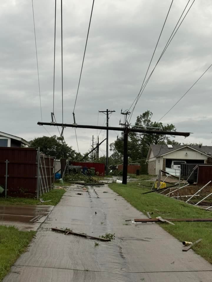 Las zonas más dañadas fueron Garland, Irving, Lewisville, Arlington, entre otros.