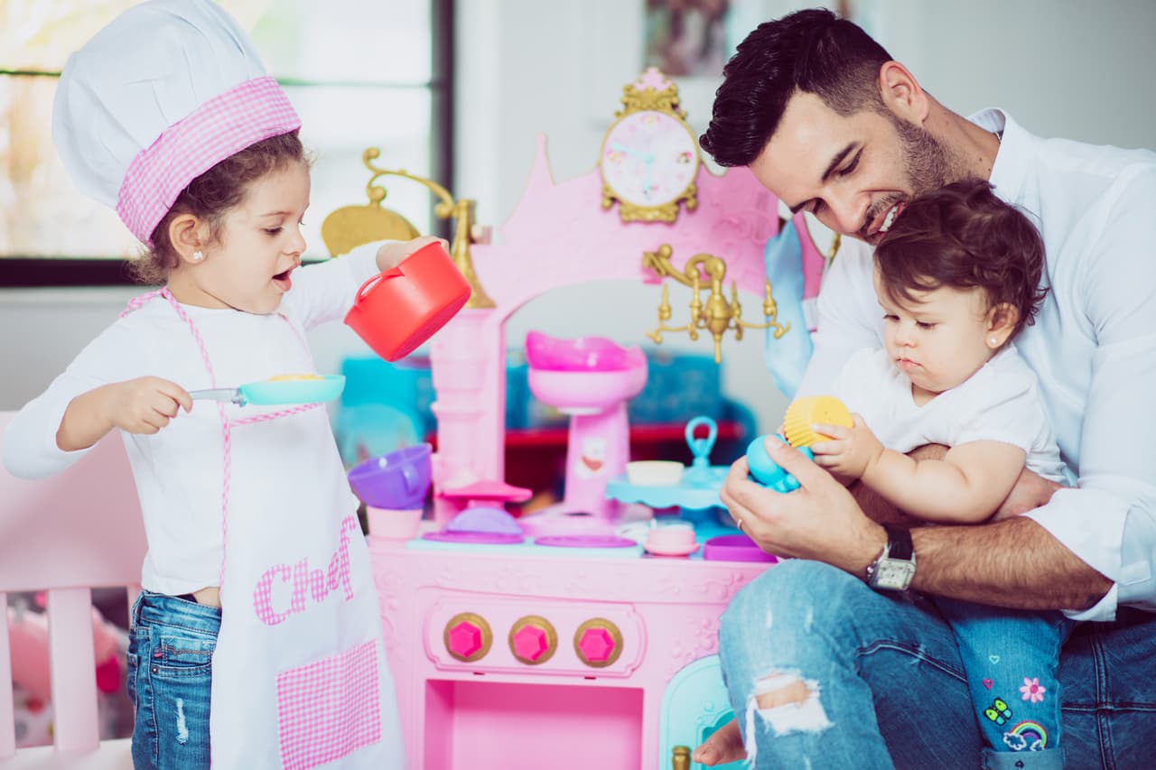Como podemos ver en las fotos, ella ya está heredando el gusto por la cocina de su papá.
