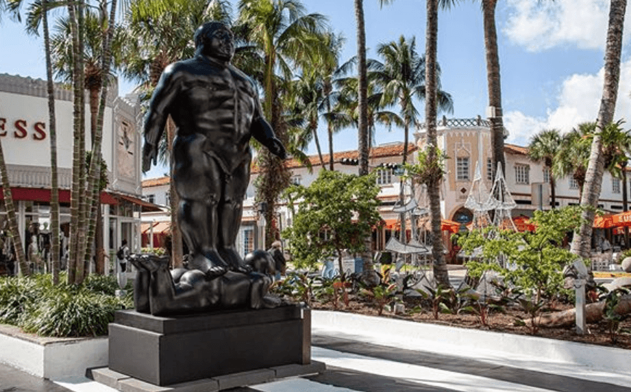 Las monumentales esculturas del conocido artista colombiano Fernando Botero, están a lo largo de todo Lincoln Road. Son 13 piezas que exhaltan esta importante calle turística de Miami Beach.