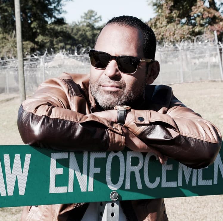 "Yo estoy pasando por una situación parecida, a mi padre hace poco le dio un derrame cerebral y está en cama, no puede caminar, han sido semanas y meses complicados. Él está ahora mismo en un lugar donde lo están rehabilitando, posiblemente no va a volver a caminar", explicó en el matutino.
<br>