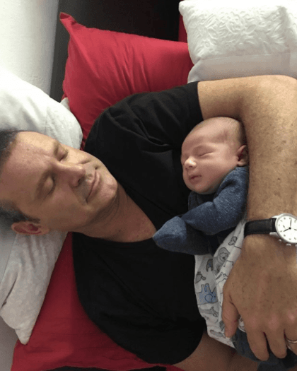 El nacimiento Liam, el 16 de febrero de 2018, es uno de sus grandes motivos para reír.