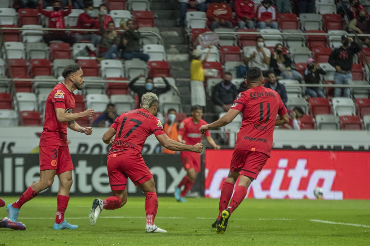 Un golazo de Marcel Ruíz, un autogol de Rivero y otro tanto de Montecinos fueron suficientes para ponerle número al marcador y sellar el juego de la Jornada 8 del Grita México C22, aunque el VAR le quitó un tanto a los Diablos Rojos en el primer tiempo.