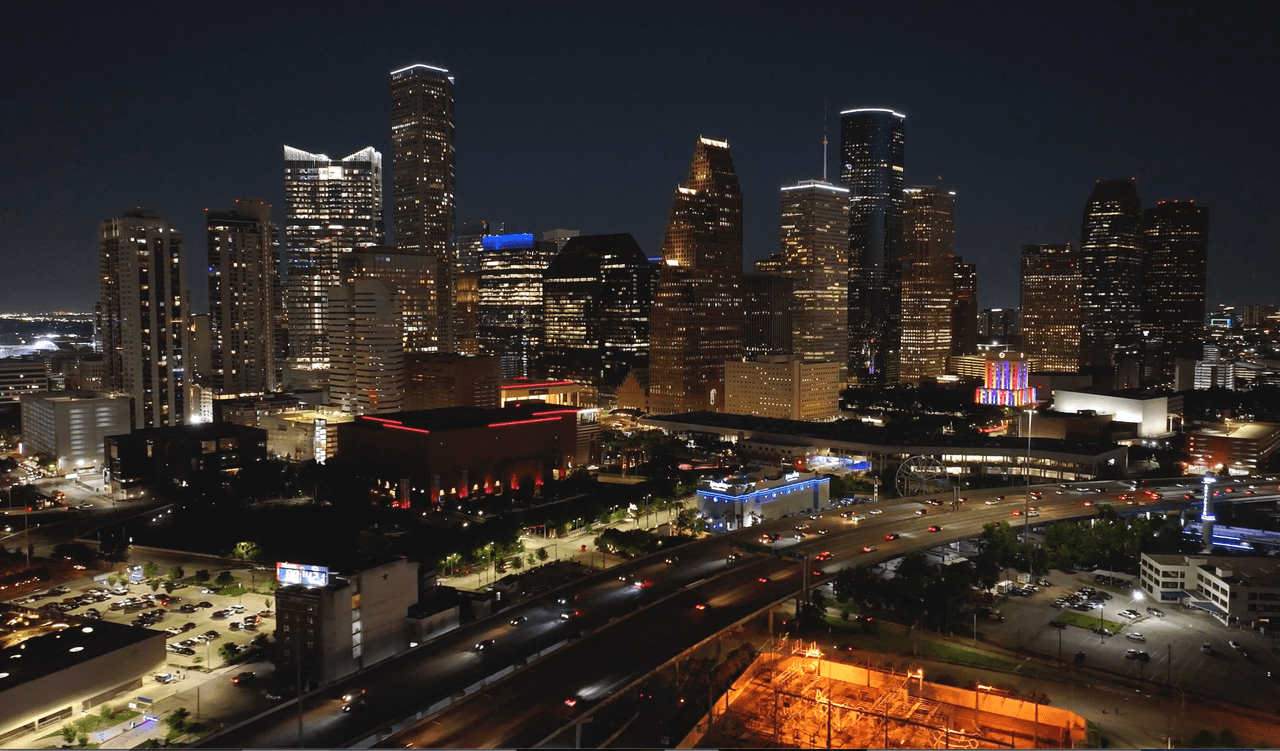 En Houston, el cruce de la Interestatal 69 con el
<b>Loop 8 registró 95 accidentes en 2026, la cifra más alta entre los puntos viales de la ciudad.</b>