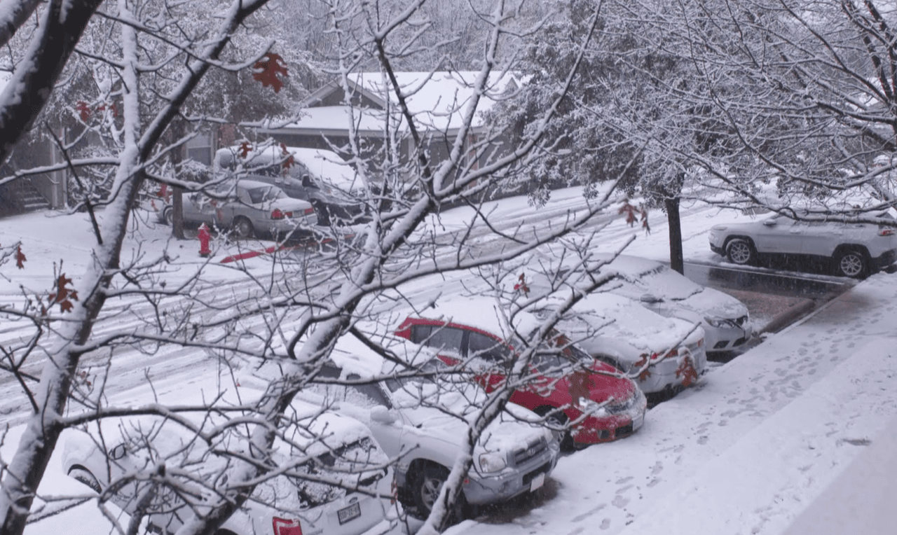 Cortes de energía causados por tormenta invernal afectaron a más de 100,000 familias en Texas