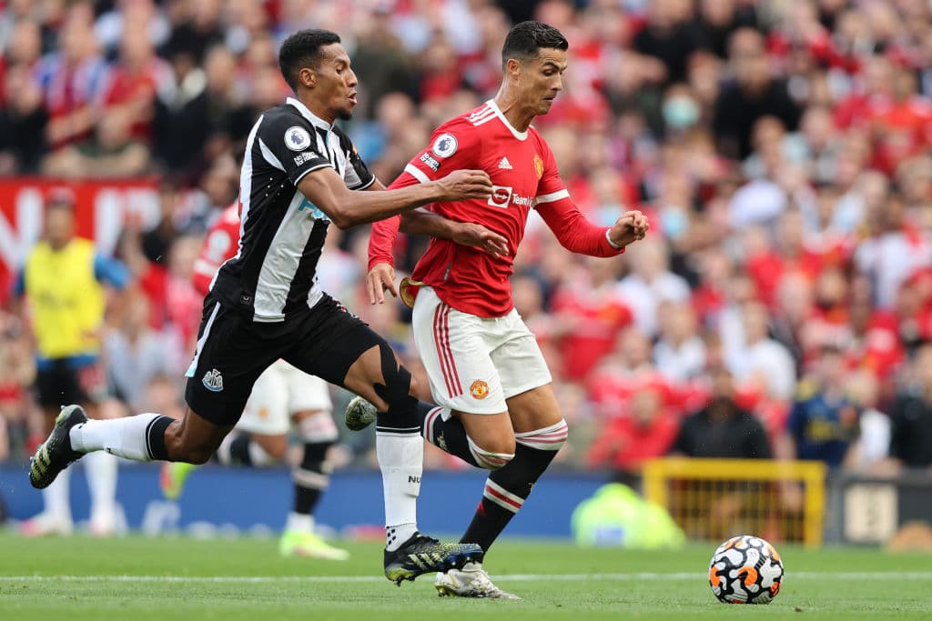 El astro portugués volvió a vestir los colores del equipo que lo vio crecer y con un doblete, CR7 ayuda al Manchester United a golear 4-1 al Newcastle United.