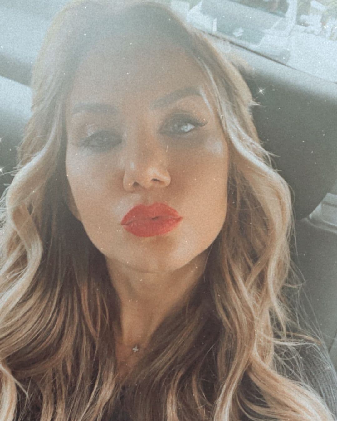 Fue en 2003 cuando se publicó el video íntimo protagonizado por quien formó parte del elenco de 'Amigas y rivales'. Ante el acoso de la prensa, decidió dejar el país.