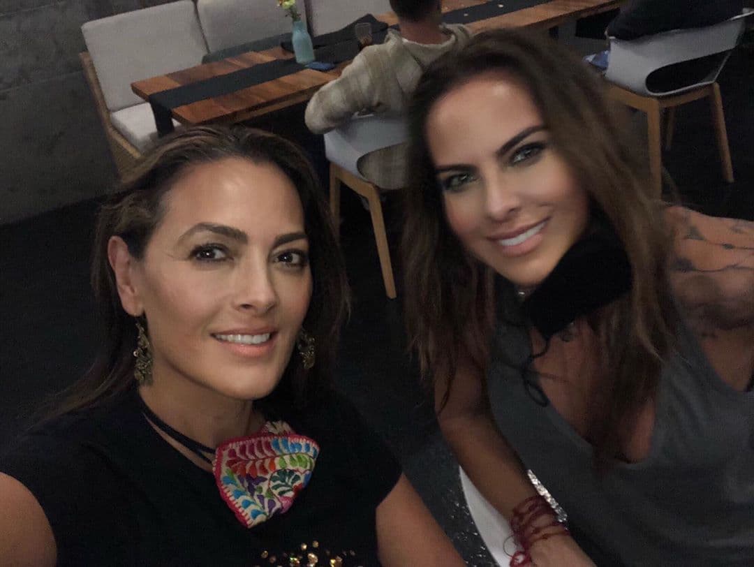 Agregó que vio a su hija muy alegre: "Estaba muy contenta porque vino con sus socias. Y estuvo su hermana, su sobrino y sus papás. Entonces imagínate cómo iba a estar, pues muy contenta, alegre y todo. Nos tomábamos nuestras copitas, vacilábamos, nos llevábamos de a cuartos. En fin, en familia", detalló.