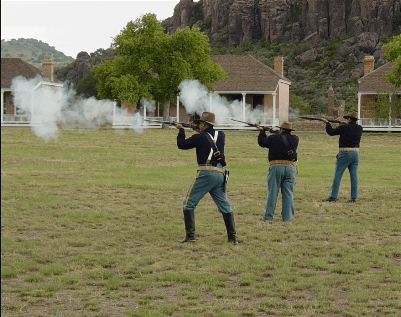Fort Davis | Es uno de los mejores ejemplos sobrevivientes de un puesto militar fronterizo de las guerras indias en el suroeste. De 1854 a 1891, Fort Davis estuvo estratégicamente ubicado para proteger a los emigrantes, los entrenadores de correo y los vagones de mercancías en la porción Trans-Pecos de la carretera San Antonio-El Paso y en el camino de Chihuahua.