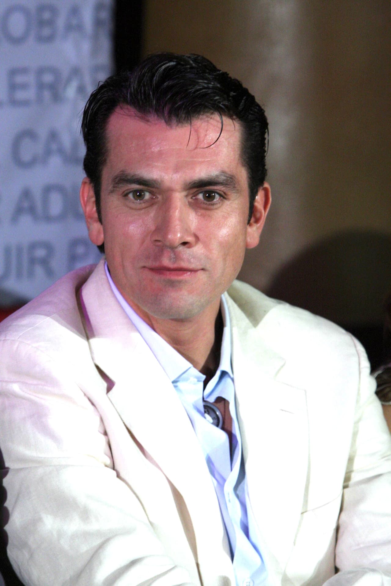 "Pero primero caminé con andadera, luego con bastón, y gracias a las terapias pude recuperarme completamente, pero finalmente fue algo que se pudo corregir".
<br>