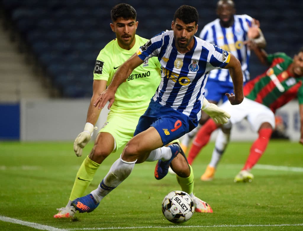 Rodrigo Pinho (24’) abrió el marcador para los visitantes y Pepe (42’) emparejó los cartones. Pinho (52’) volvió a marcar y Chipela Gomes (90+4’) selló el triunfo. Otavio (90+9’) hizo el 2-3. El siguiente compromiso del Porto será frente al Sporting de Lisboa.