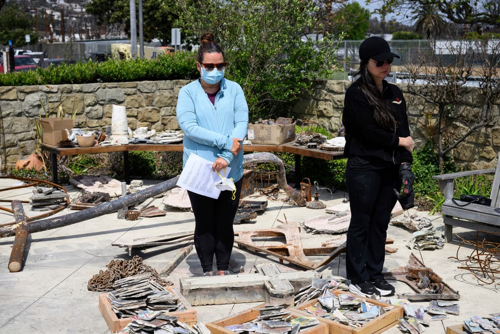 <b>El dolor y la esperanza en medio de la tragedia</b>: A pesar de la devastación causada por el incendio, los miembros de la iglesia se reúnen para reflexionar sobre el renacimiento de la comunidad en Pacific Palisades.