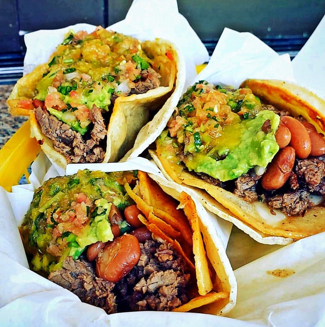 <b>De acuerdo a la puntuación de Foursquare de 9.2 y de los comentarios Yelp, La Taquería es uno de los restaurantes mexicanos con mayor puntuación en San Francisco.</b> Además, este lugar fue mencionado por Business Insider como uno de los 50 mejores tacos de todo Estados Unidos, posicionándose en el lugar número 10. Ubicado en la esquina de la calle 25 con Mission st., este lugar ofrece sabrosos tacos de carne asada, y según dicen, sus salsas tienen un secreto especial.