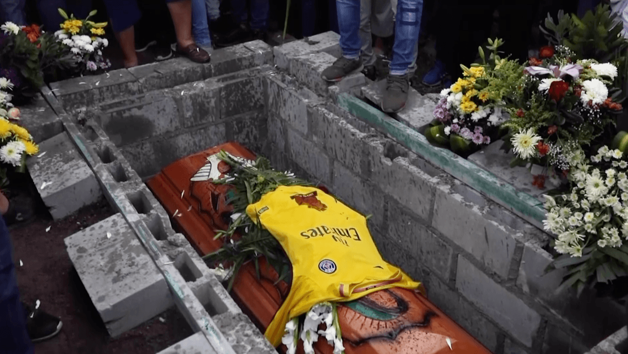 El joven de Carolina del Norte murió de un disparo en la cabeza en Acatlán de Pérez Figueroa, al este de México, cuando la policía municipal le interceptó mientras iba en moto con amigos.