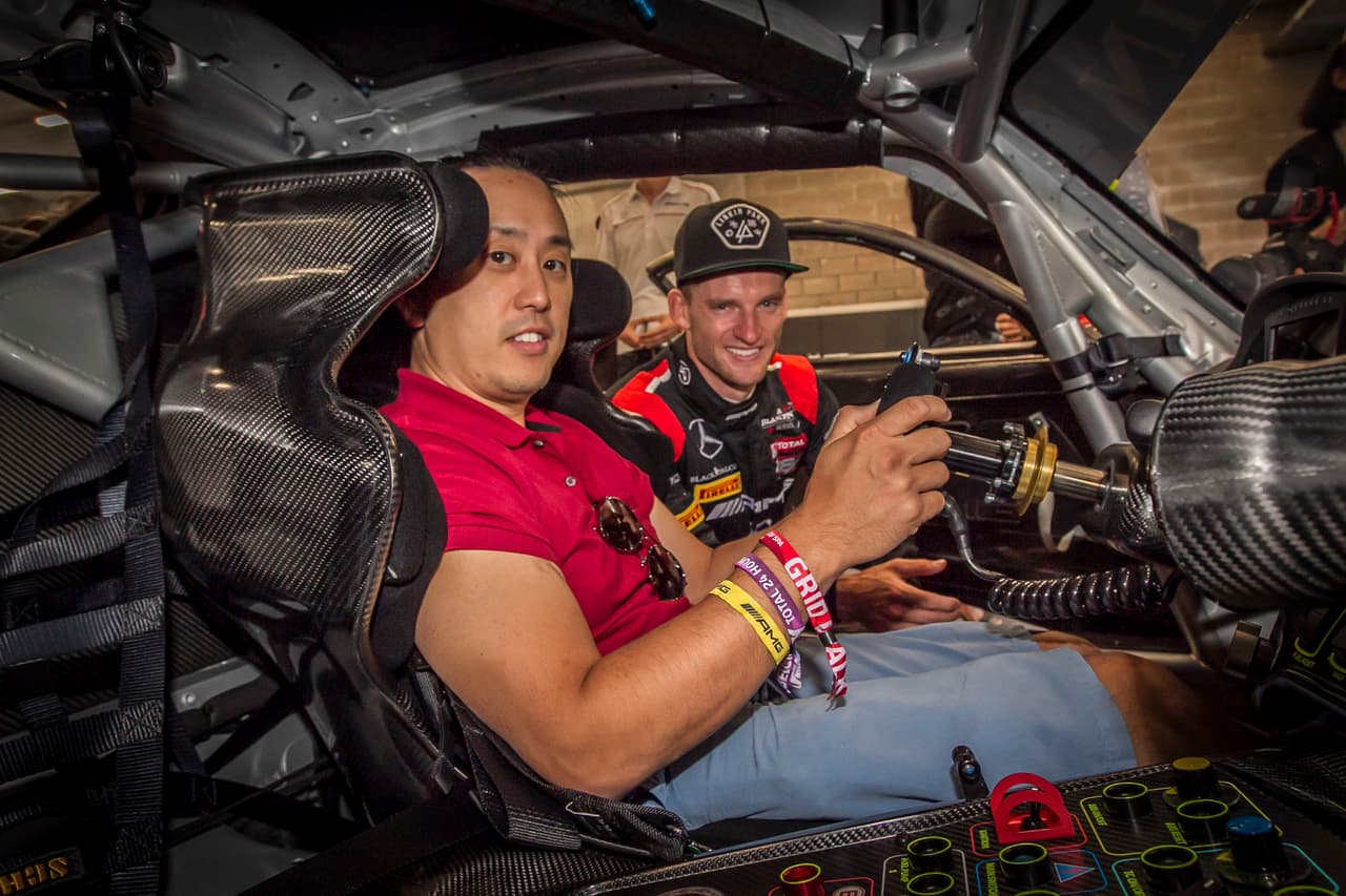 Los responsables del diseño del GT3 fueron el DJ del grupo, Joe Hahnm y Mike Shinoda, fundador de la agrupación. Ambos músicos se han instruido en el Art Center College of Design de Pasadena, institución famosa por su escuela de diseño automotriz. Y si te lo estas preguntando la respuesta es no; Mike no está relacionado con el legendario diseñador de Corvettes Larry Shinoda, aunque dice haberlo conocido brevemente.