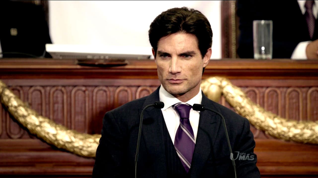 Gerardo fue su compañero en la universidad y aprovechó un momento en la tribuna para atacar al partido de Regina.