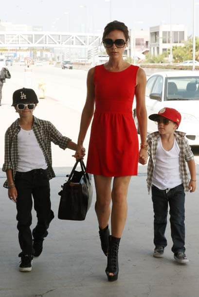 Victoria es una de las mujeres más ‘fashion’ y su corte de cabello estilo ‘bob’ es uno de los más solicitados en las peluquerías. Es madre de cuatro hijos y diseñadora de su propia firma de ropa. JLo, Beyoncé, Madonna y Eva Longoria son algunas de las celebridades que usan ropa diseñada por ella.