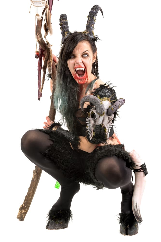 Pero si les colman la paciencia, un Capricornio podría convertirse en un
<b>fauno</b>, la mítica criatura mitad cabra, mitad humano, que así como puede protegerte de lo desconocido, también puede acarraer miseria y mala suerte a tu vida, así que cuidadito con tenerlo como contrincante, ya que tendrá sed de venganza y justicia.