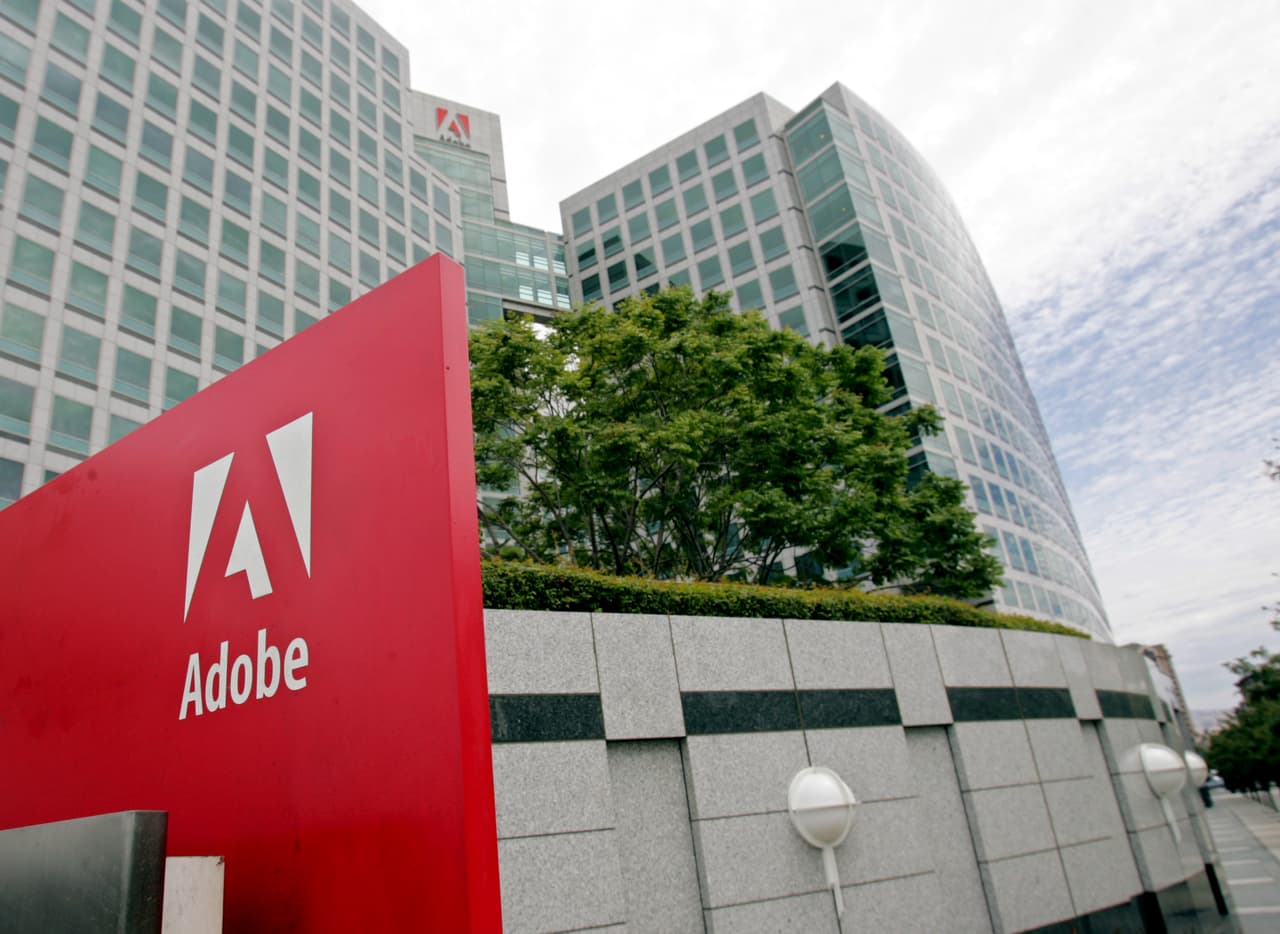 <b>Adobe.</b> Los dreamers “están creando empresas que emplean a otros estadounidenses. Y el aumento de sus salarios conduce a mayores ingresos fiscales y a la expansión de nuestro Producto Interno Bruto nacional (PIB), produciendo nuevos empleos y beneficios para todos los estadounidenses”, agrega el “amicus brief”.